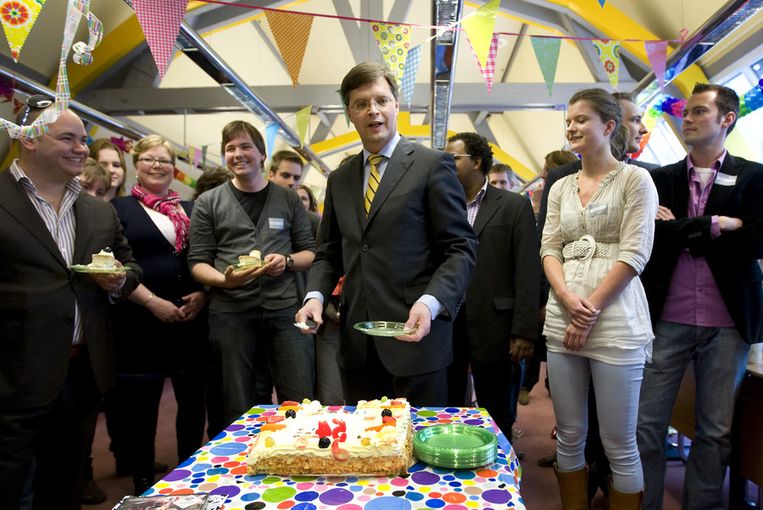 Balkenende viert zijn verjaardag met hyvers. Beeld ANP