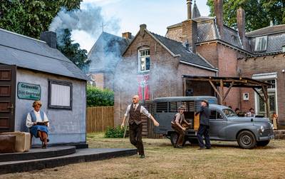 Een zwaar oorlogsverhaal luchtig gebracht in Knegsel: bijzonder decor in pastorietuin