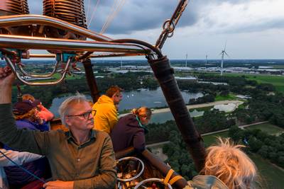 ‘Een kunstenaar in de lucht’ neemt afscheid: de laatste passagiersvaart van Ad ‘Ballon’ Haarhuis