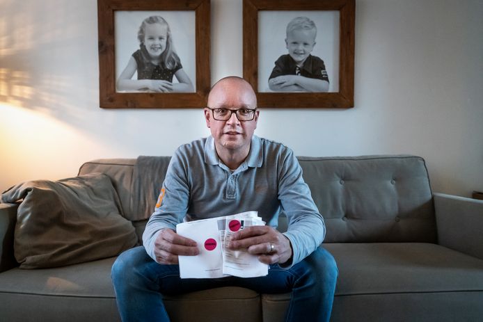 Diederik van Haren uit Helmond heeft maanden na zijn vaccinaties nog steeds geen QR code.