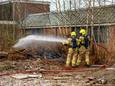 De brandweer is dinsdagmiddag uitgerukt naar een brand aan de Ampèrestraat in Nijkerk. Een werknemer van interieurwinkel KokBeton had een stapel afvalhout in de brand gestoken.