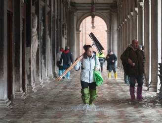 “Lege straten, aardedonker en dode ratten: overstroomd Venetië voelt apocalyptisch aan”