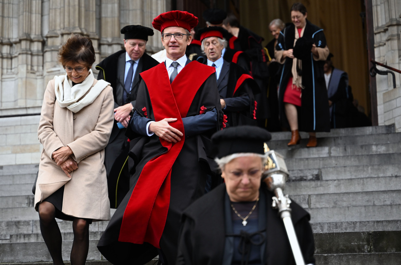 Stoet van 170 togati luidt het academiejaar in, rector Luc Sels pleit ...
