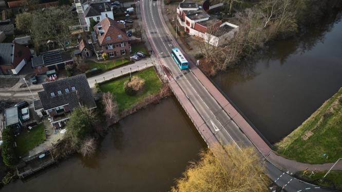 Beschadigde brug in Lochem wordt verstevigd: ‘Over 5 tot 10 jaar geheel vervangen’
