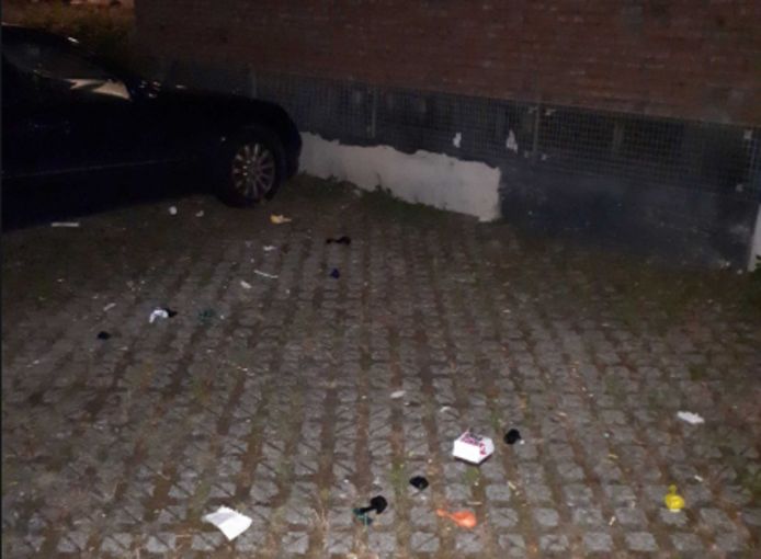 Alle aanwezigen zijn bekeurd.