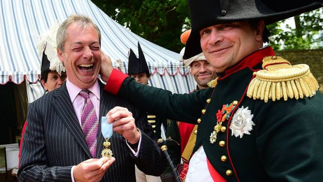 Nigel Farage viert nederlaag van Napoleon