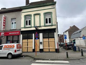 KIJK. Turkse Grijze Wolven bestormen en vernielen Koerdisch café in Gent