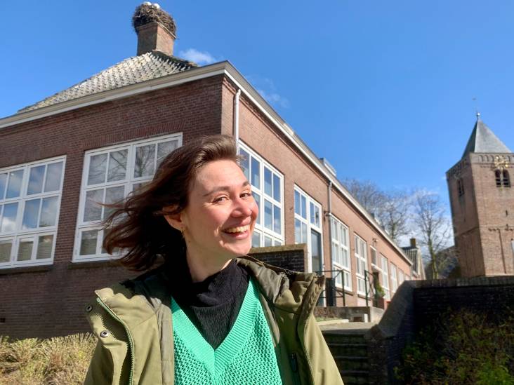 Regisseur Sarah zoekt voor haar theatervoorstelling alle verhalen over duizendjarige Schoonrewoerd 