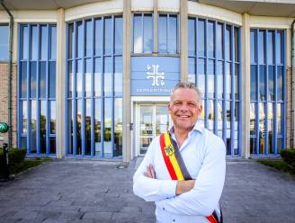 Bredense burgemeester Steve Vandenberghe hekelt toeristisch subsidiebeleid van Vlaanderen: “Kust blijft het lelijke eendje”