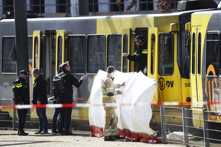 De hulpverlening na de schietpartij in de tram. Beeld ANP