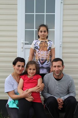 Kwantsa (11) en Viktoria (7), meisjes met een Georgisch-Jezidische achtergrond, moeten na 7 jaar verblijf in Nederland, wellicht terug naar Georgië.