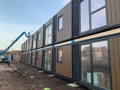 Flexwoningen Leende in een dag geplaatst, starters en spoedzoekers krijgen voorrang