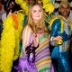 Prinses Amalia steelt de show op Aruba in een kleurrijke designerponcho