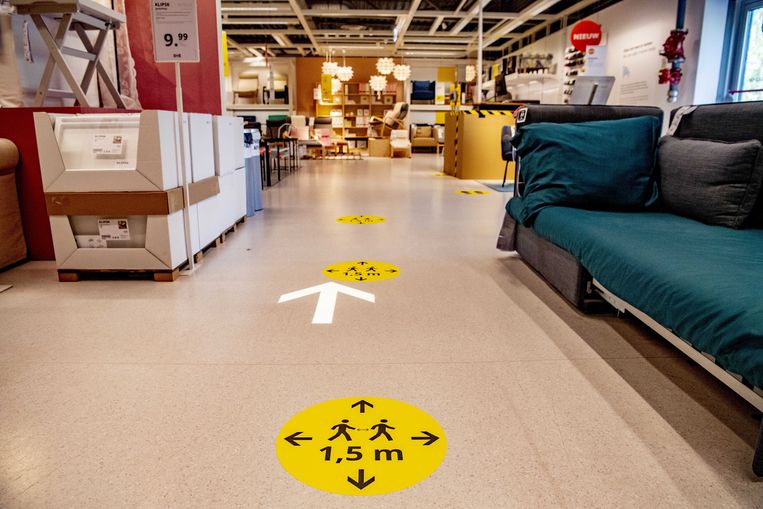 Ikea nam in haar vestigingen uitgebreide voorzorgsmaatregelen.  Beeld EPA