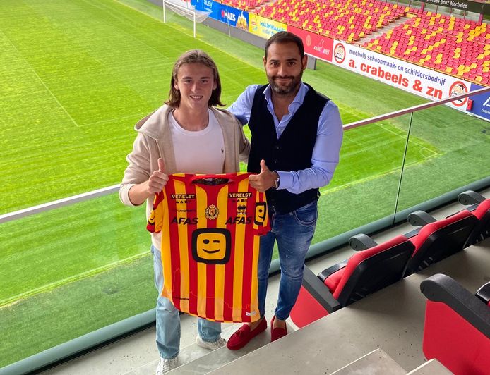 Arne Portner tekent profcontract bij KV Mechelen.