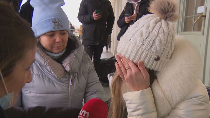 Onze reporter Romina Van Camp spreekt met een vluchteling in het station aan de Poolse grens