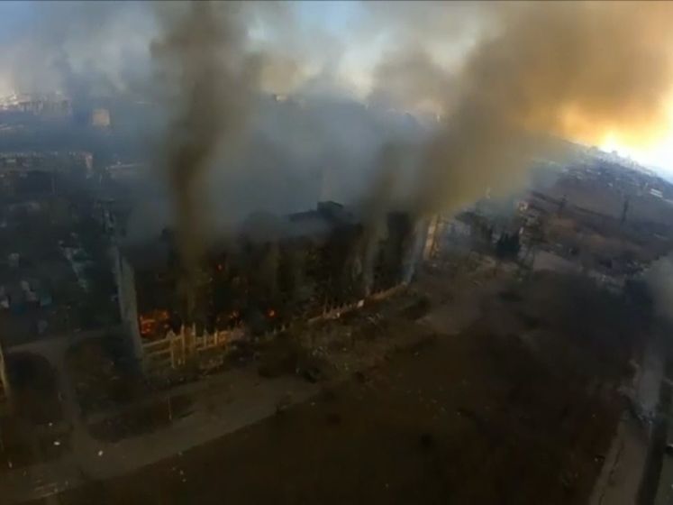 Heftige dronebeelden: de verwoes­ting van Marioepol vanuit de lucht gezien