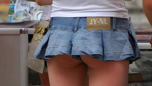 Vieilles en mini jupes le retour Tendances 7sur7.be