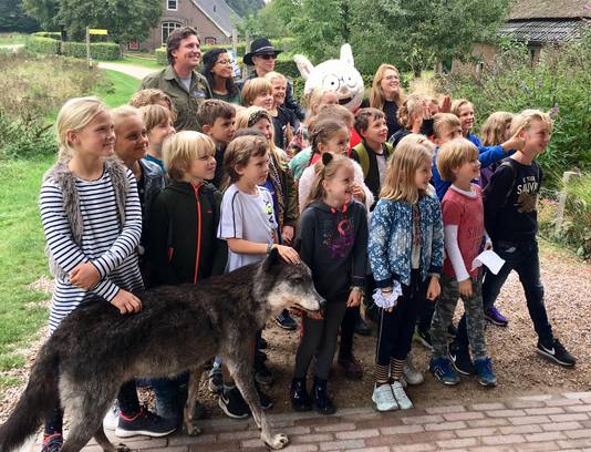 Het gehoor bestond uit jongens en meisjes van groep 6 van de Velpse basisschool De Arnhorst.