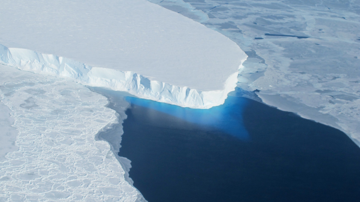 Part of the 75-mile line of communication where the Thwaites Glacier meets the Amundsen Sea. NASA Image