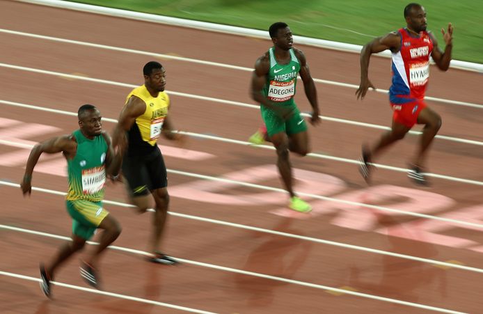 De Nigeriaan Enoch Olaoluwa Adegoke (rechts) moest vrede nemen met de vierde plaats.
