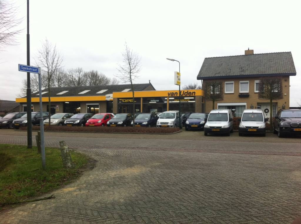 Dungense garage Van Uden wil schadevergoeding Foto bd.nl