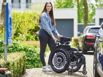 Lachend door het leven: Sanne (18) leeft met Ehlers-Danlos Syndroom, maar bekijkt alles positief