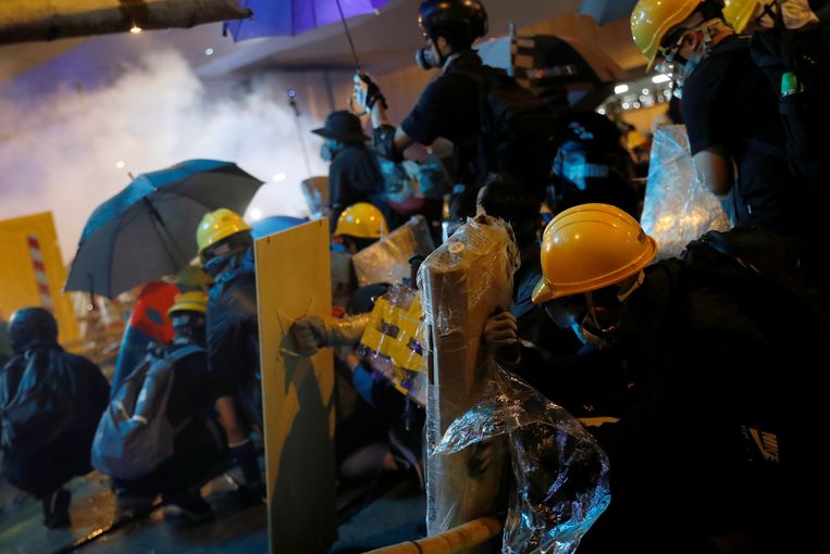 Confrontatie tussen betogers en politie. Beeld REUTERS