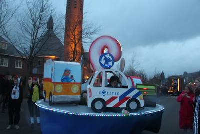Verlichte carnavalsoptocht in Rietmolen grossiert in creativiteit