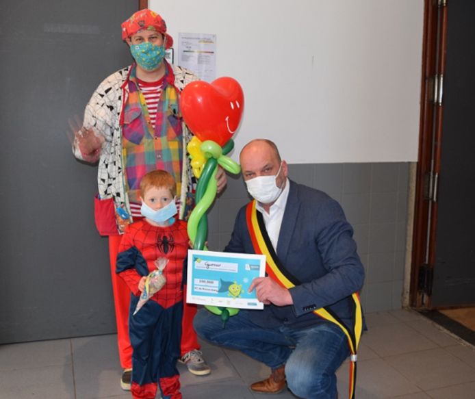 Woensdag om 16 uur stapte Gunnar in Spider-Manpak en met zijn papa het vaccinatiecentrum binnen. Hij vertelde vrolijk dat hij vandaag vijf jaar wordt en meteen zijn eerste prik komt halen.