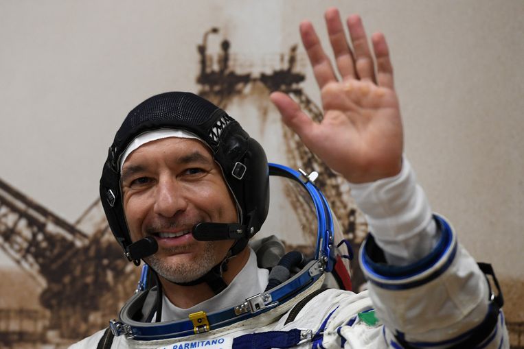 Primeur Astronaut Draait Vanuit De Ruimte Plaatjes Op Festival Ibiza