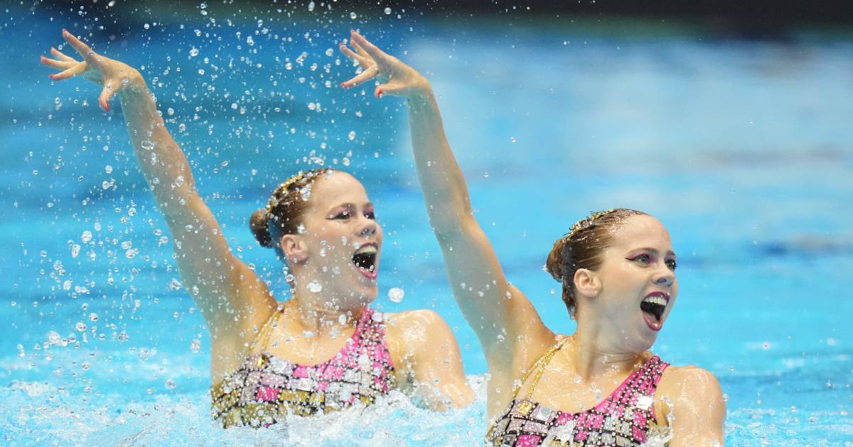 Tweeling De Brouwer na twee jaar weer samen in het water