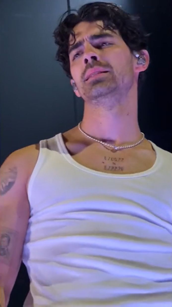 Joe Jonas zet vlak na voogdijstrijd met Sophie Turner tatoeages voor zijn dochters