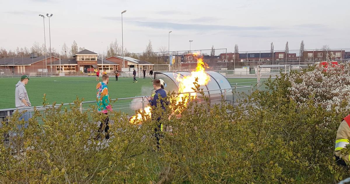 Vandalen stichten brand bij VV Hooglanderveen