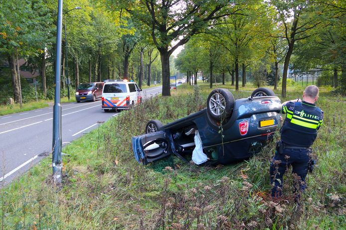 Het ongeluk gebeurde vlak voor de komgrens van Apeldoorn.