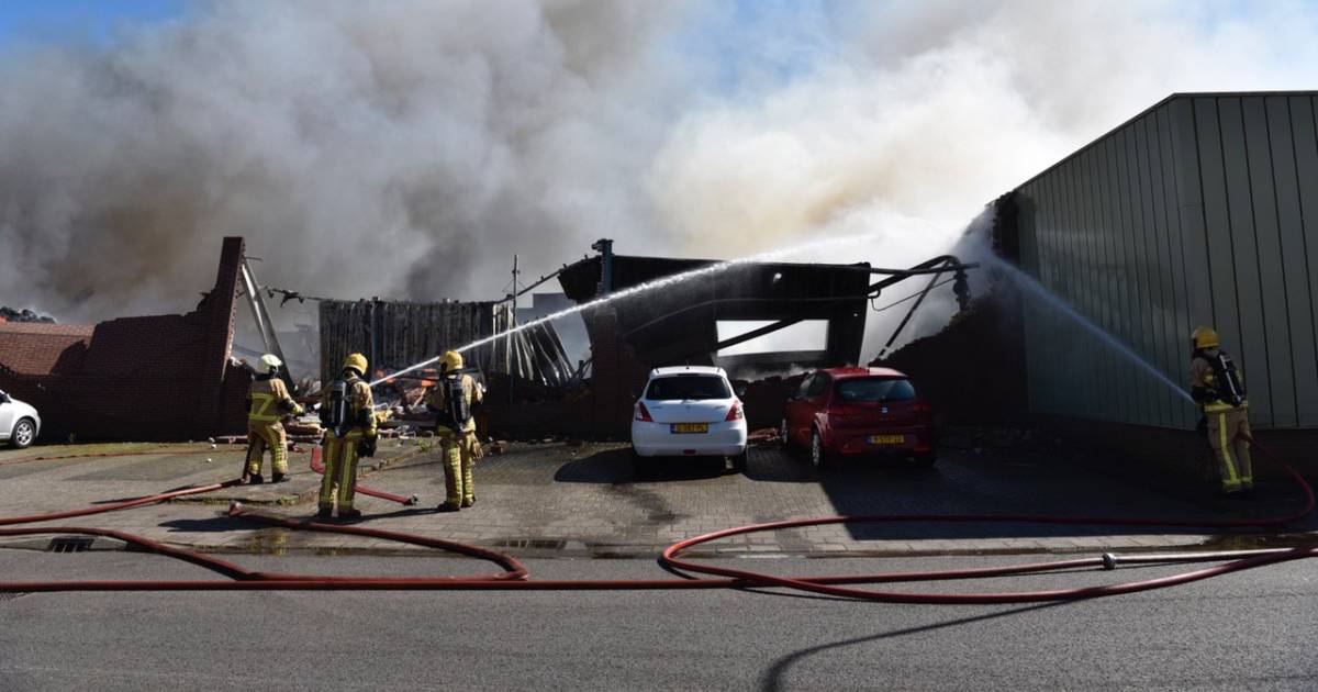 Flinke Schade Na Brand Bij Kees Smit Tuinmeubelen In Vroomshoop Twenterand Tubantia Nl