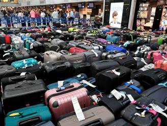 Pechdag voor luchthaven Düsseldorf: bagagesysteem valt uit, pier ontruimd nadat reizigers door nooddeur binnenkomen