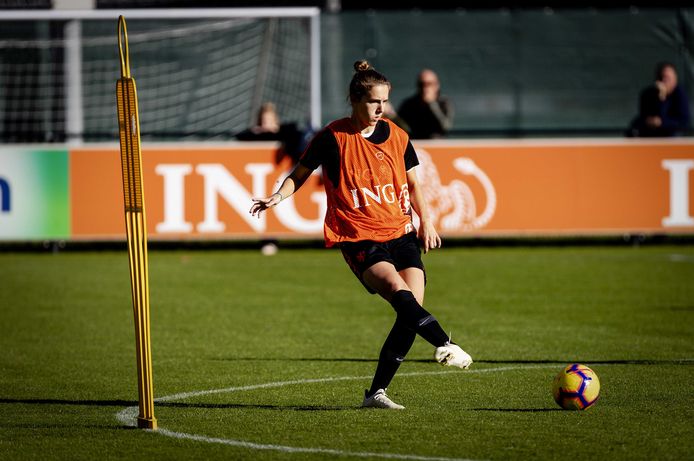 Vivianne Miedema tijdens de training van de Oranjevrouwen in aanloop naar de play-off tegen Zwitserland.
