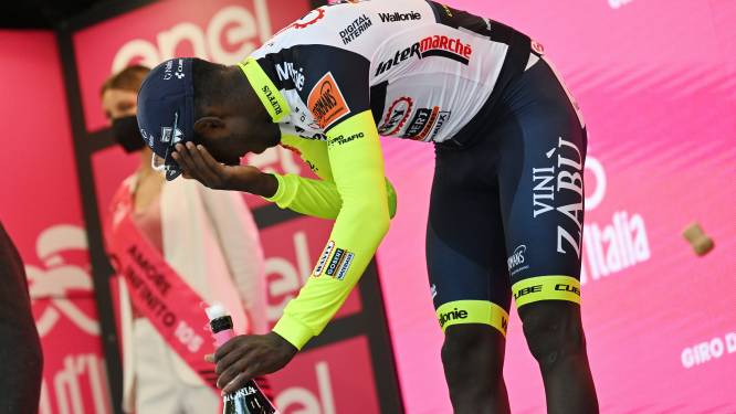 Giro past podiumceremonie aan na kurkincident met Girmay