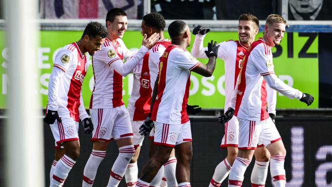 Maandenlang zocht Alfred Schreuder naar ideale elftal bij Ajax, John Heitinga lijkt dat nu al te hebben gevonden