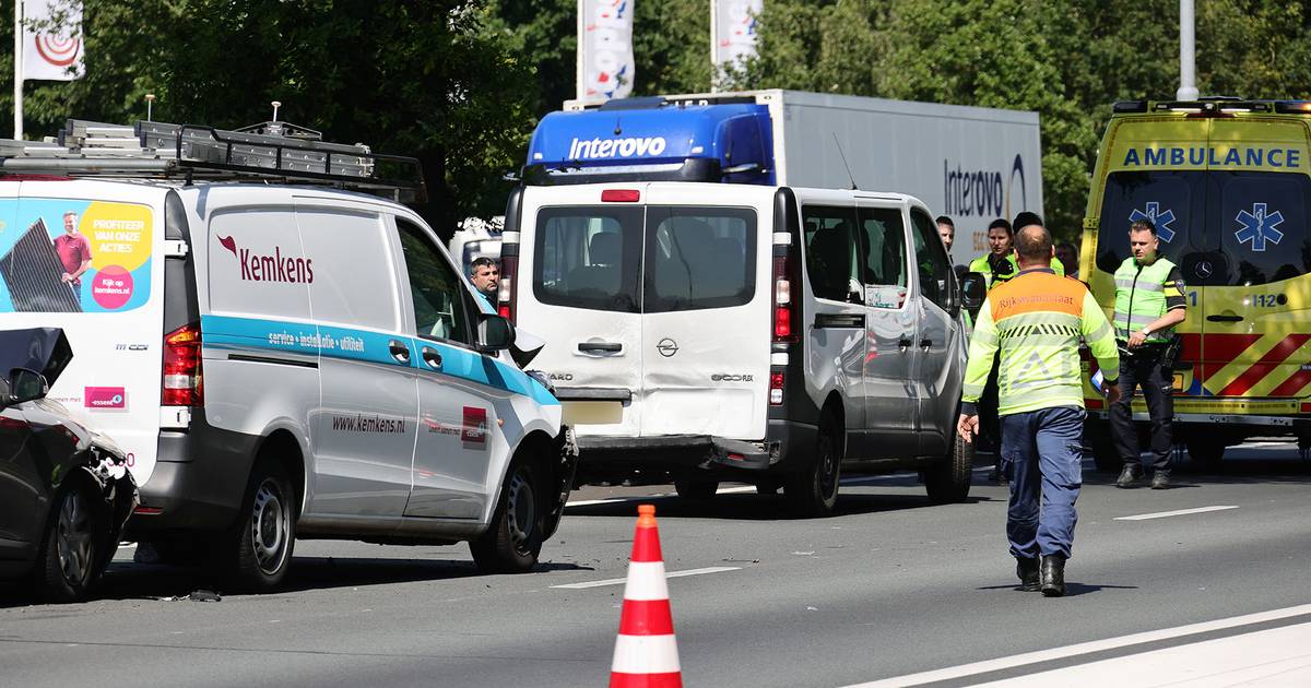 Ongeval met meerdere voertuigen op de A59 bij Heesch - BD.nl.