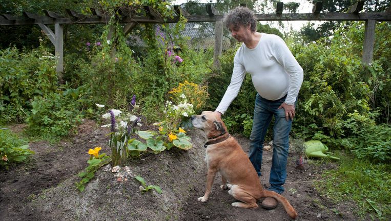 weduwnaar hoeft tuingraf toch niet te ruimen de volkskrant