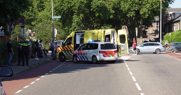 Fietsend meisje aangereden door auto in Nijmegen.
