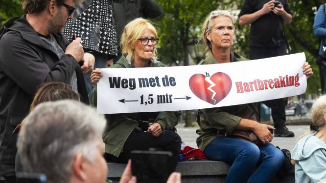 Zo'n 200 mensen demonstreren in Leeuwarden tegen coronamaatregelen