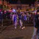 ▶ Laatste café-avond tot 1 uur ontaardt in chaos op Leuvense Oude Markt: ‘Je mag dit gerust waanzin noemen’