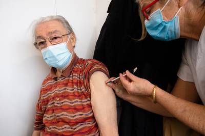 Sur près de 16.000 effets indésirables, trois décès “probablement liés” au vaccin