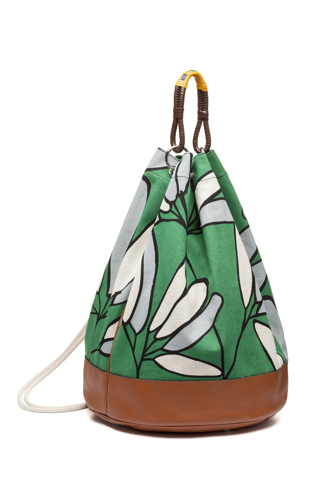 Tas van stevige katoen met bloemenprint en leren afwerking van Marni, € 950. Beeld Marni