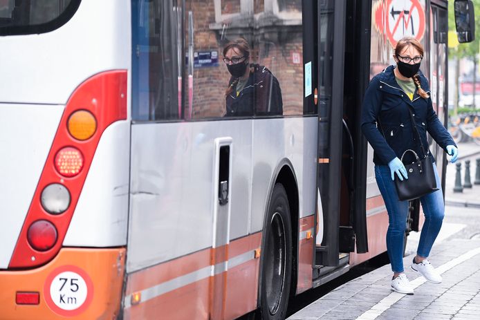 Le masque est encore obligatoire dans les transports en commun à Bruxelles.