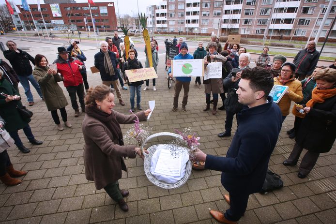 Wethouder Tim van het Hof nam de petitie van Wortels twee weken geleden wel aan. De provincie weigert de petitie aan te nemen.
