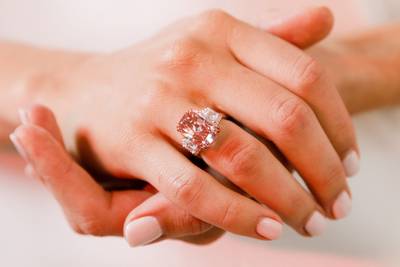 Un diamant rose géant vendu pour près de 58 millions de dollars